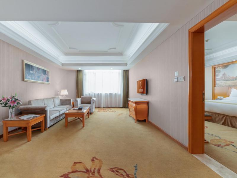 Vienna International Hotel Guigang Hecheng Road Exterior foto
